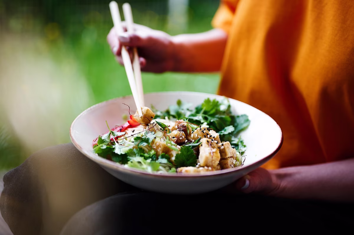 Gesund abnehmen - Salat mit Fisch als Best Practice